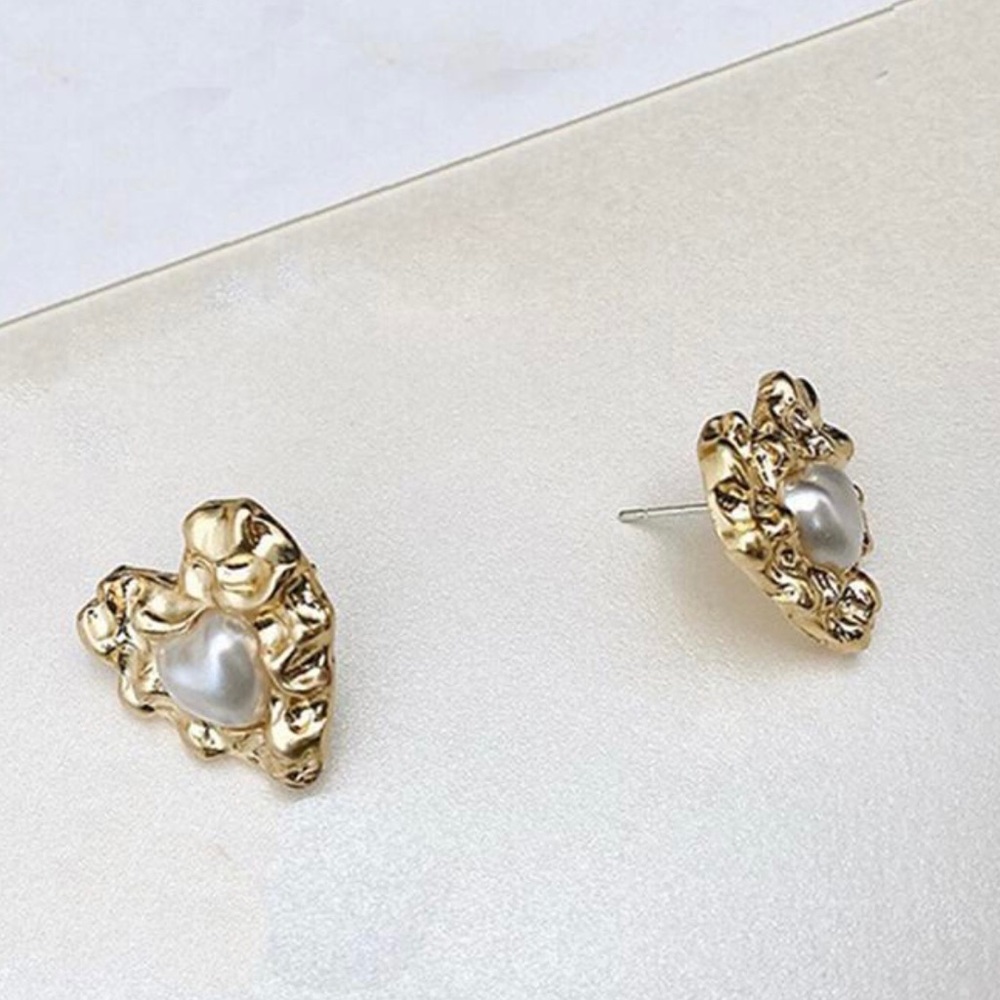 Crumpled Pearl Heart~ Vintage French Textured Rippled Wavy Classy Love Gold Stud - Picture 16 of 16